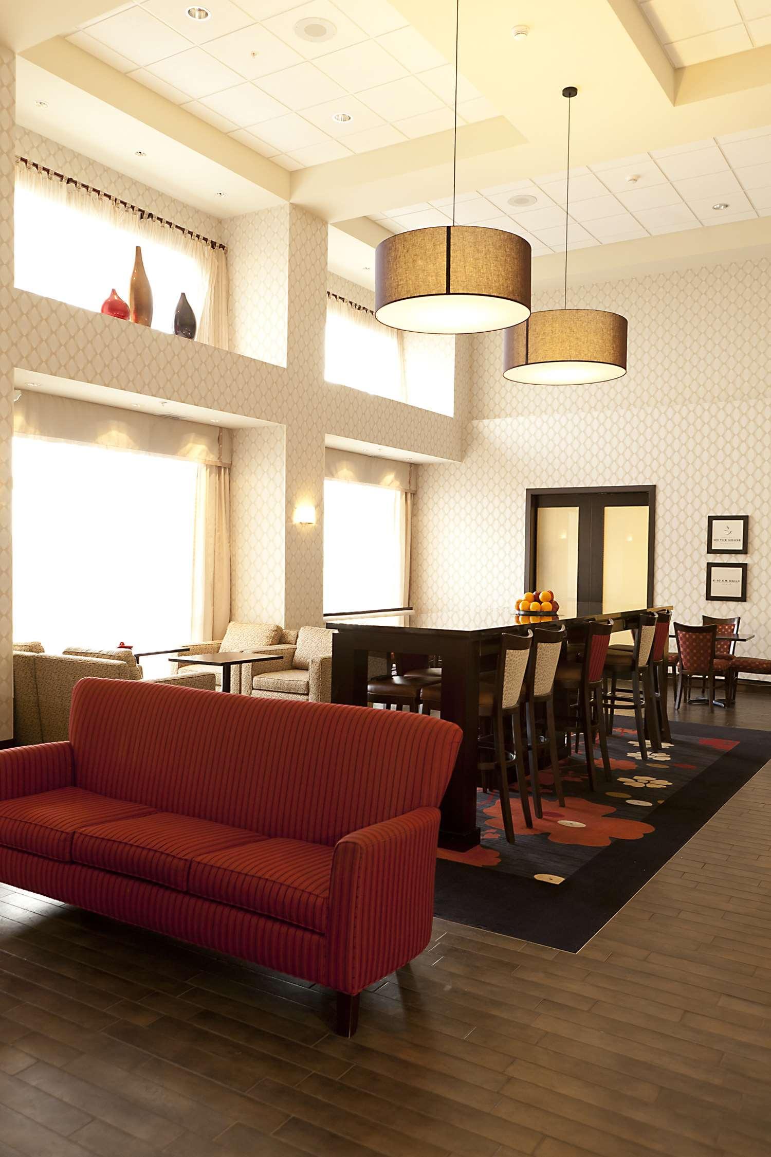 Hampton Inn & Suites By Hilton Lethbridge Exteriér fotografie