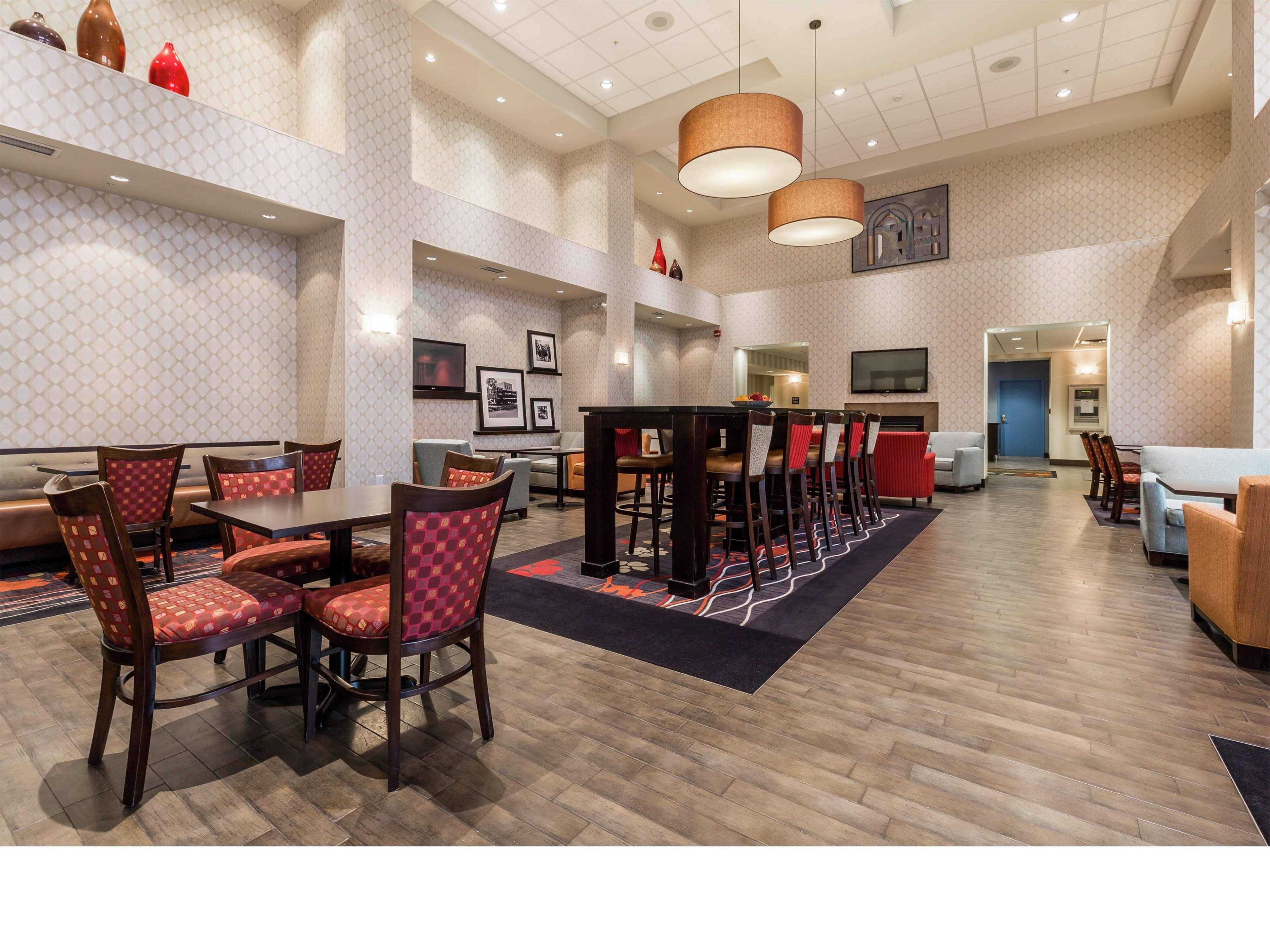 Hampton Inn & Suites By Hilton Lethbridge Exteriér fotografie