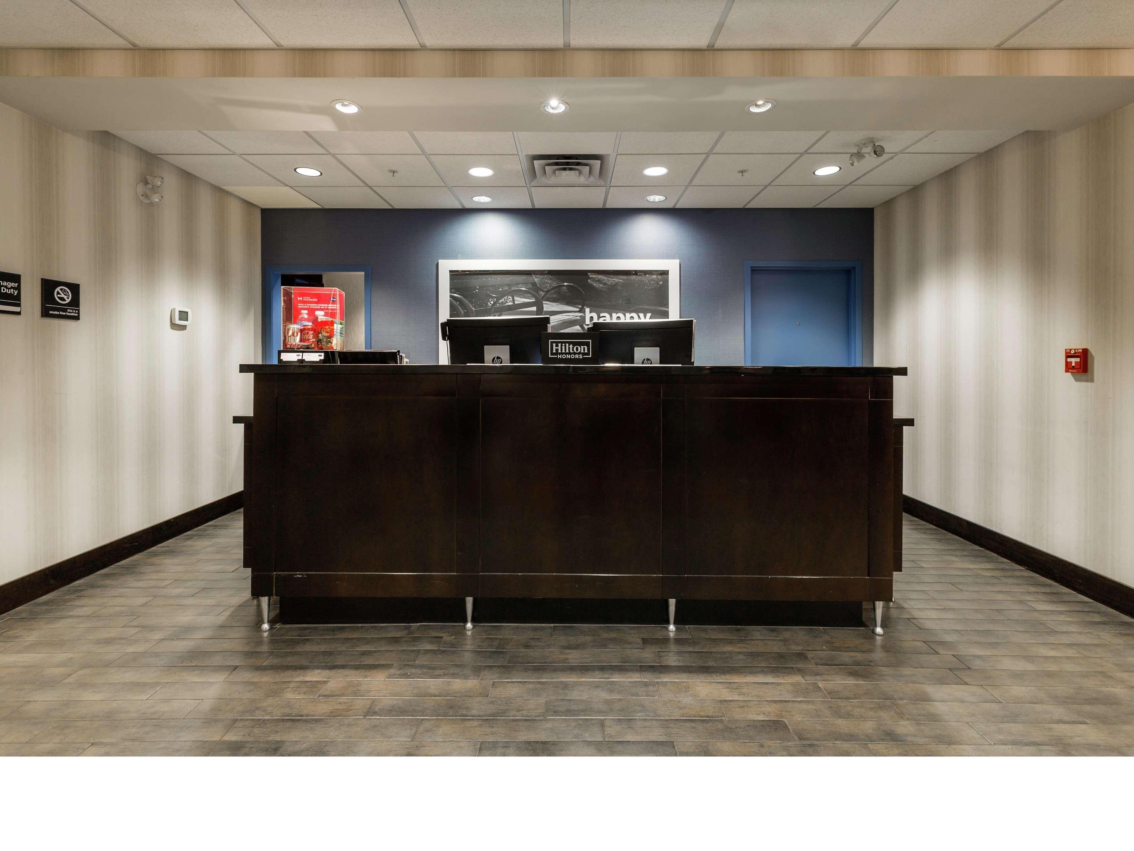 Hampton Inn & Suites By Hilton Lethbridge Exteriér fotografie